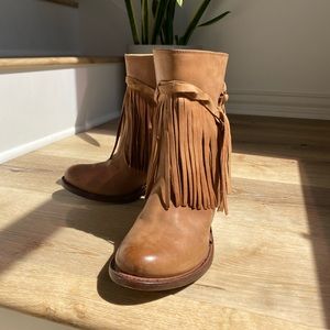 Tan leather ankle boots by Matisse size 6